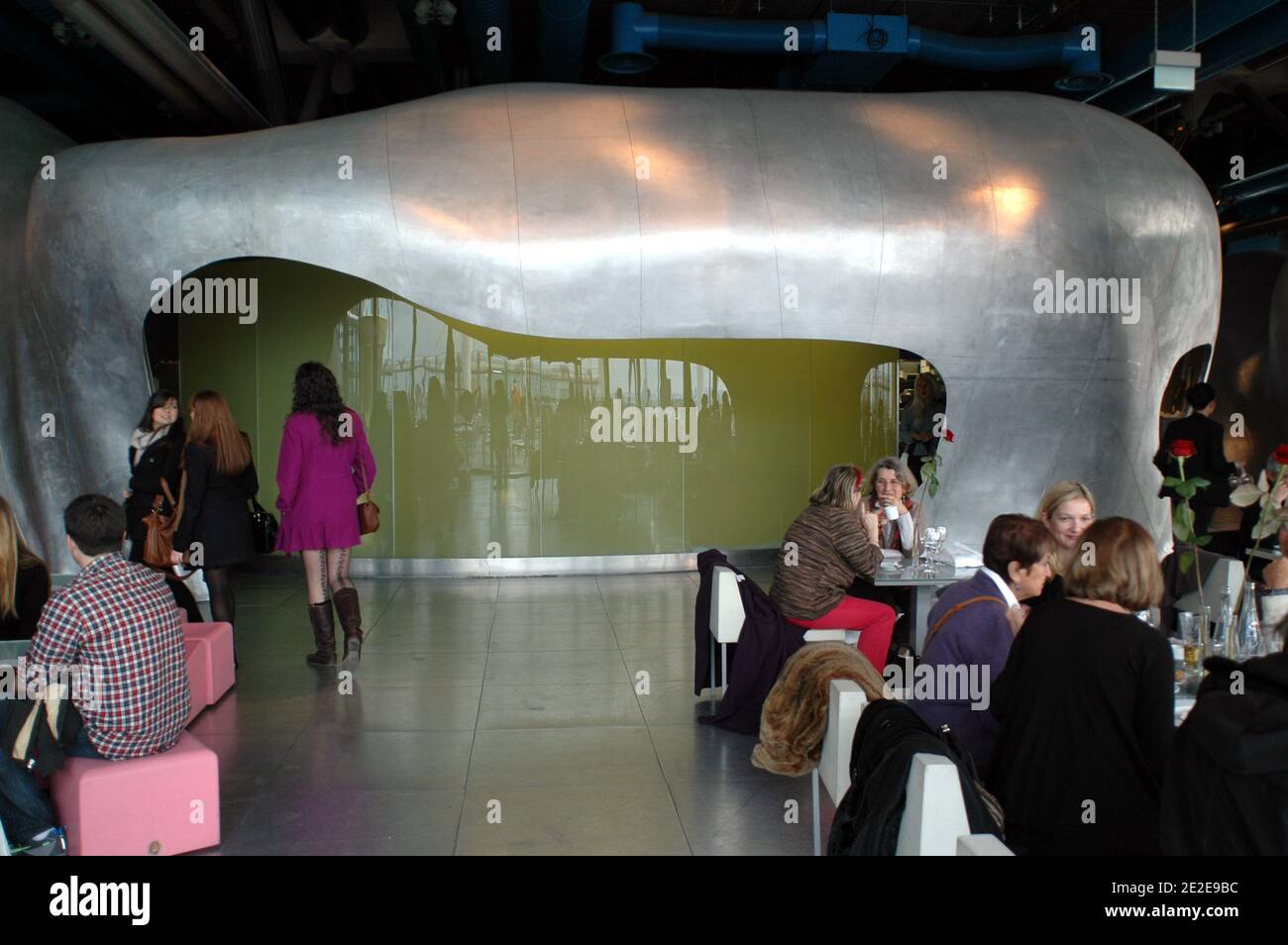 Vue sur le restaurant le Georges, au 6ème étage du Musée d'Art contemporain du Centre Georges Pompidou, à Paris, France, le 27 novembre 2011. Photo d'Alain Apaydin/ABACAPRESS.COM Banque D'Images