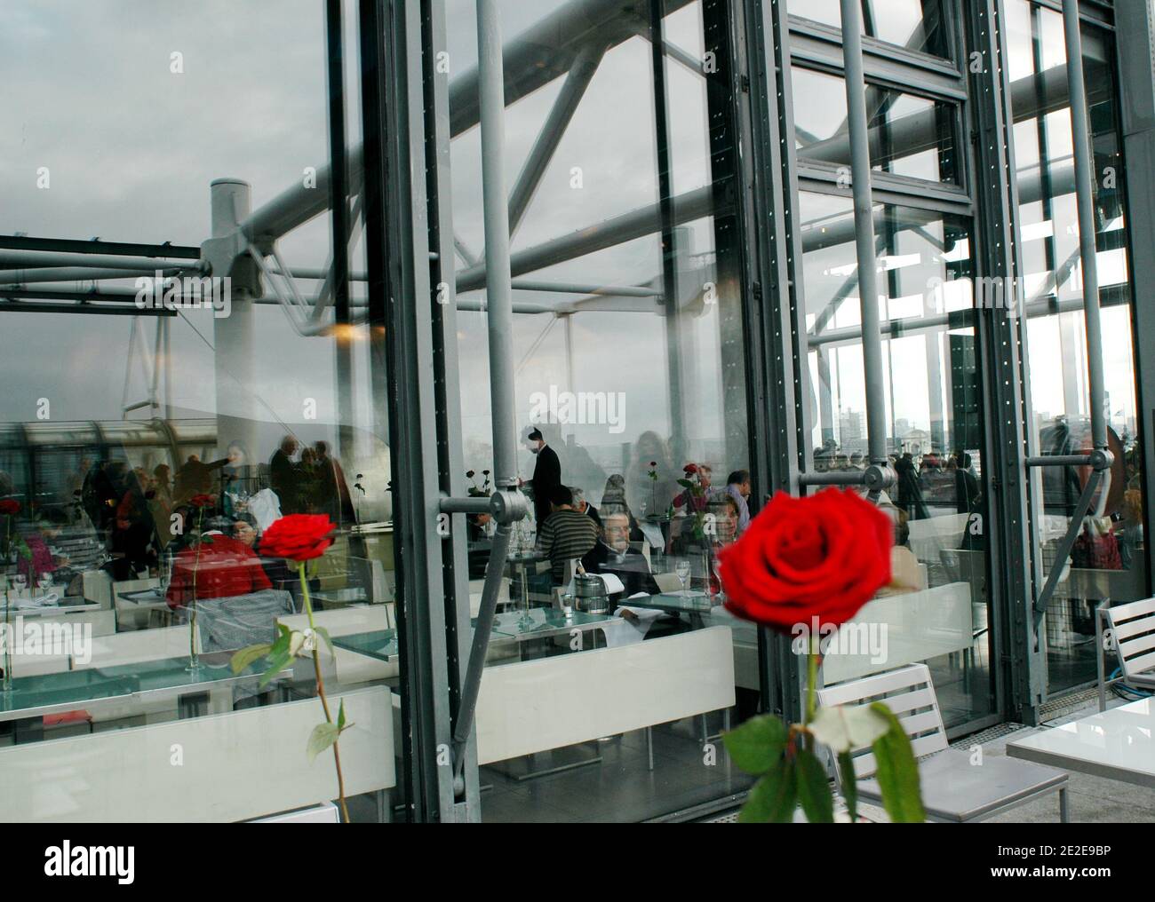 Vue sur le restaurant le Georges, au 6ème étage du Musée d'Art contemporain du Centre Georges Pompidou, à Paris, France, le 27 novembre 2011. Photo d'Alain Apaydin/ABACAPRESS.COM Banque D'Images