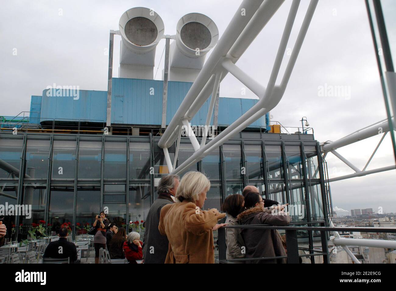 Vue sur le restaurant le Georges, au 6ème étage du Musée d'Art contemporain du Centre Georges Pompidou, à Paris, France, le 27 novembre 2011. Photo d'Alain Apaydin/ABACAPRESS.COM Banque D'Images