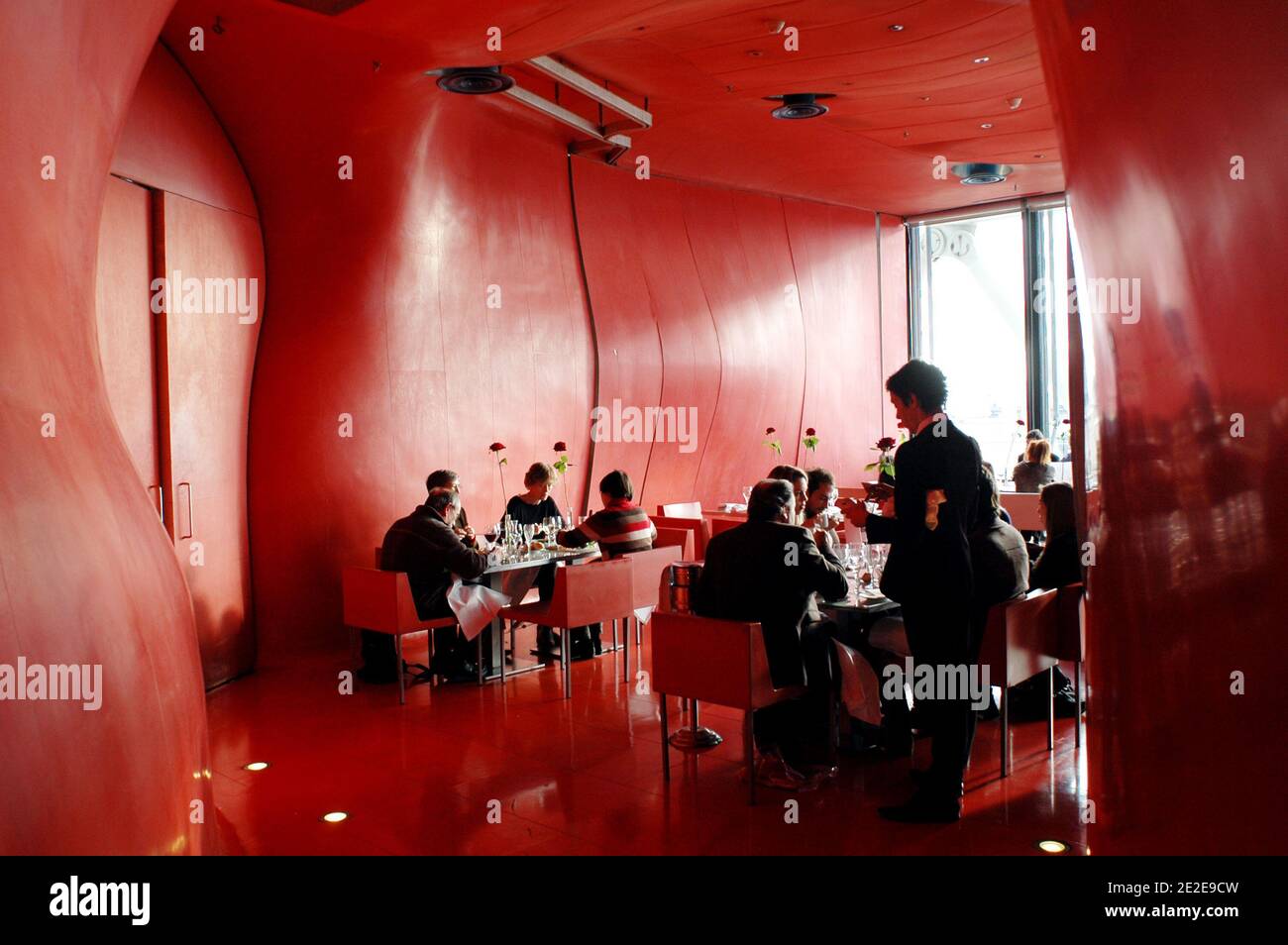 Vue sur le restaurant le Georges, au 6ème étage du Musée d'Art contemporain du Centre Georges Pompidou, à Paris, France, le 27 novembre 2011. Photo d'Alain Apaydin/ABACAPRESS.COM Banque D'Images