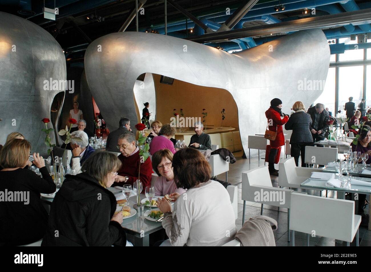 Vue sur le restaurant le Georges, au 6ème étage du Musée d'Art contemporain du Centre Georges Pompidou, à Paris, France, le 27 novembre 2011. Photo d'Alain Apaydin/ABACAPRESS.COM Banque D'Images