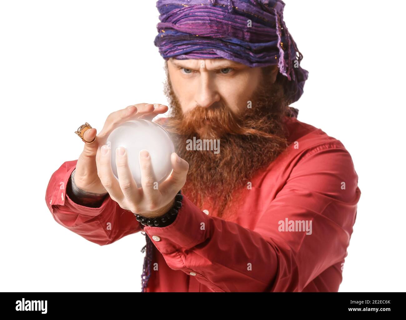 T-il de fortune masculin avec boule de cristal sur fond blanc Banque D'Images