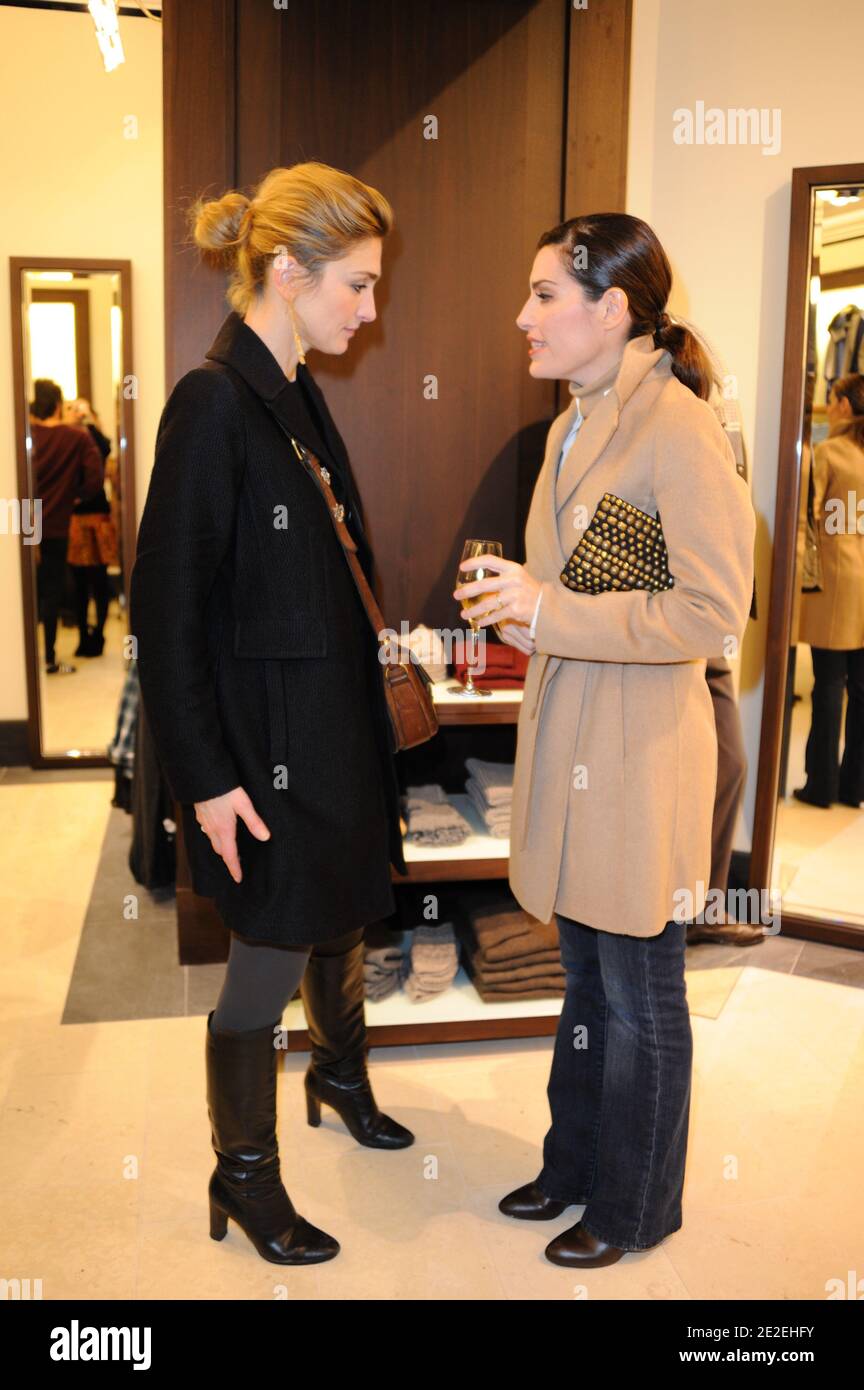 Julie Gayet , Daphne Roulier assistant à l'ouverture du magasin phare ...