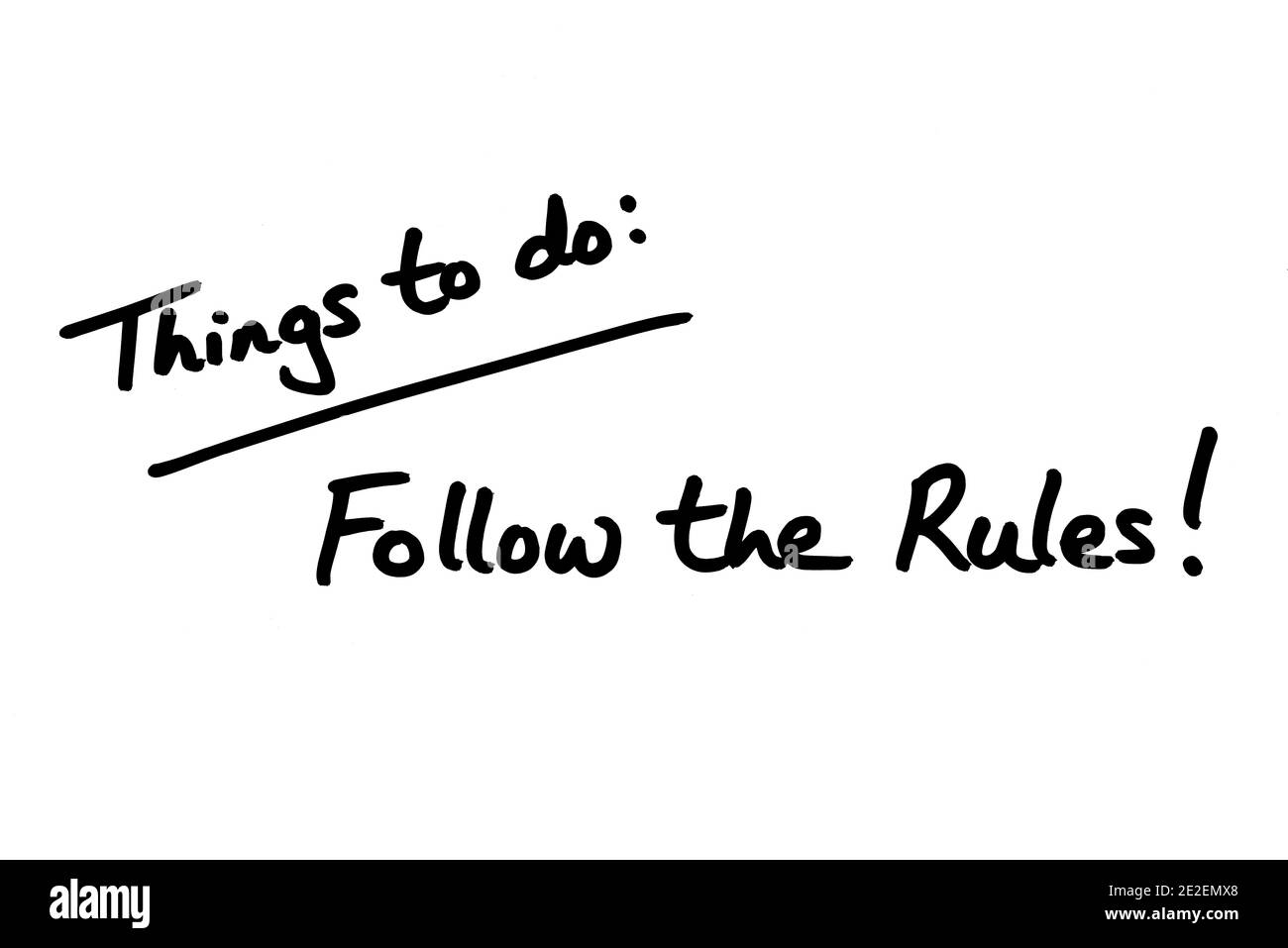 Choses à faire - suivre les règles! manuscrit sur fond blanc. Banque D'Images
