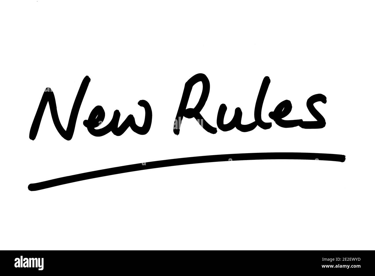 Nouvelles règles manuscrites sur fond blanc. Banque D'Images