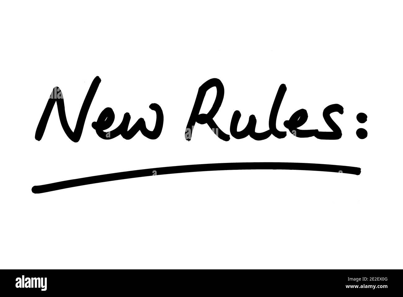 Nouvelles règles manuscrites sur fond blanc. Banque D'Images