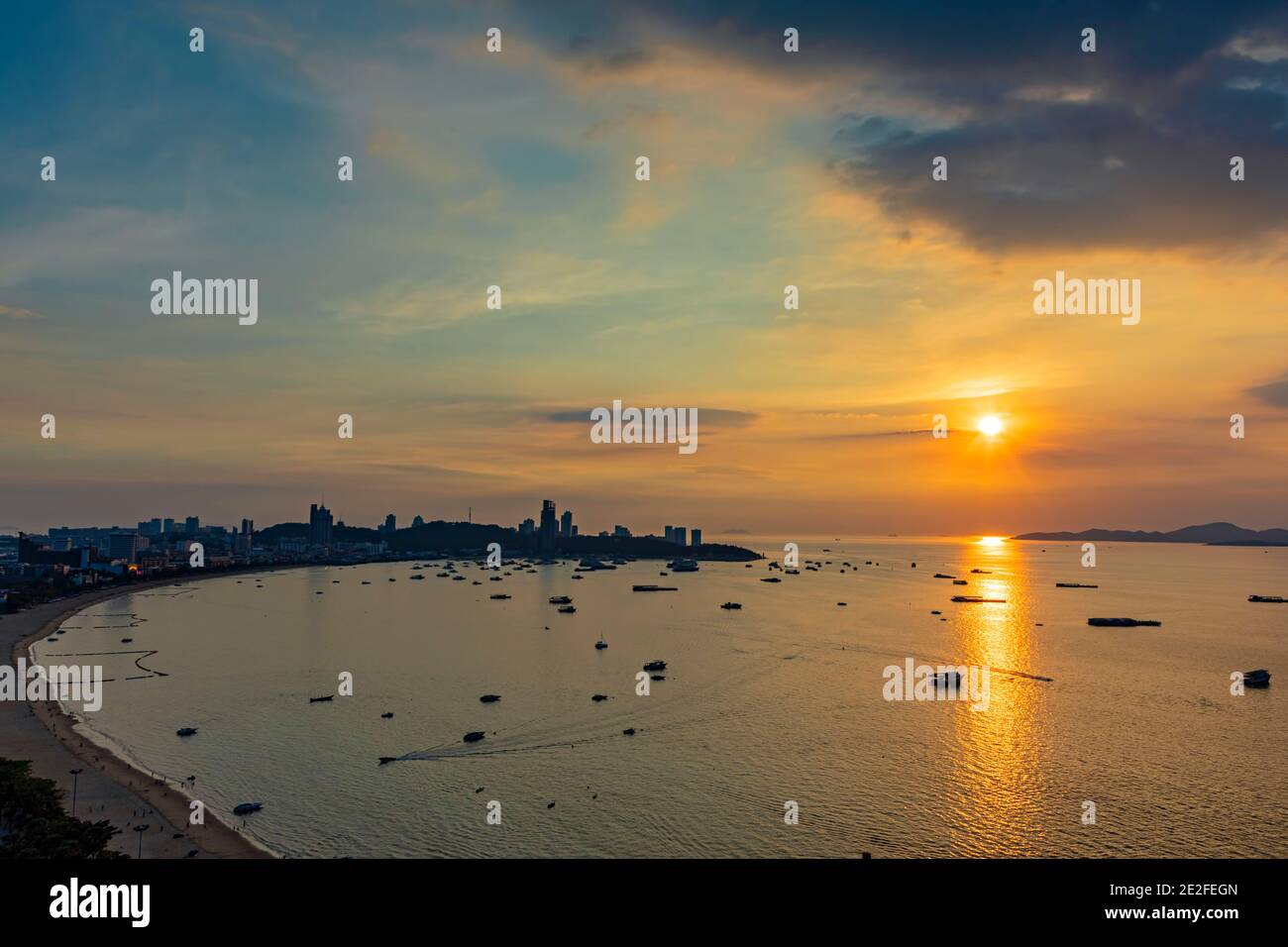 Coucher de soleil sur Pattaya, Chon Buri, Thaïlande Banque D'Images