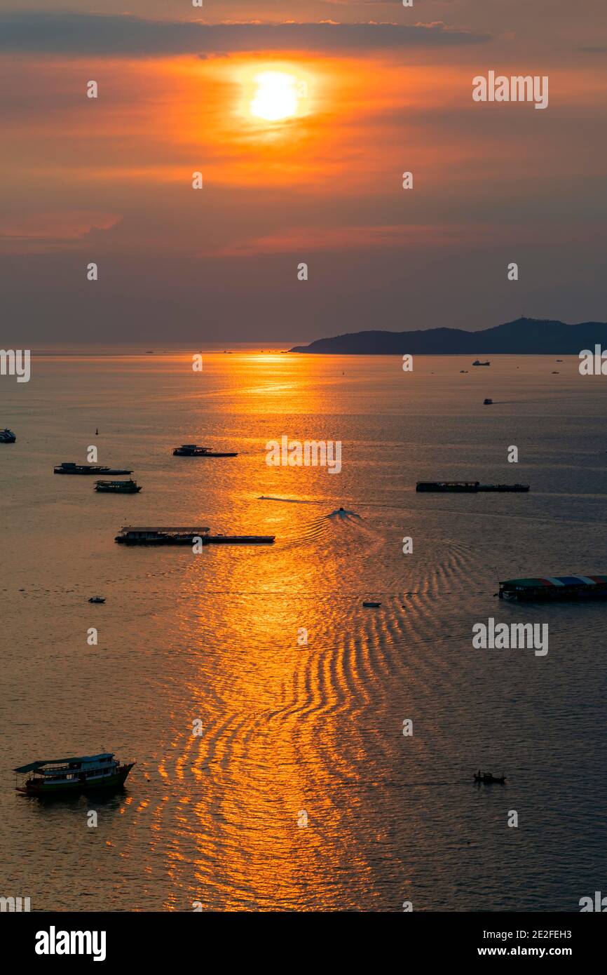Coucher de soleil sur la mer à Pattaya, Chon Buri, Thaïlande Banque D'Images