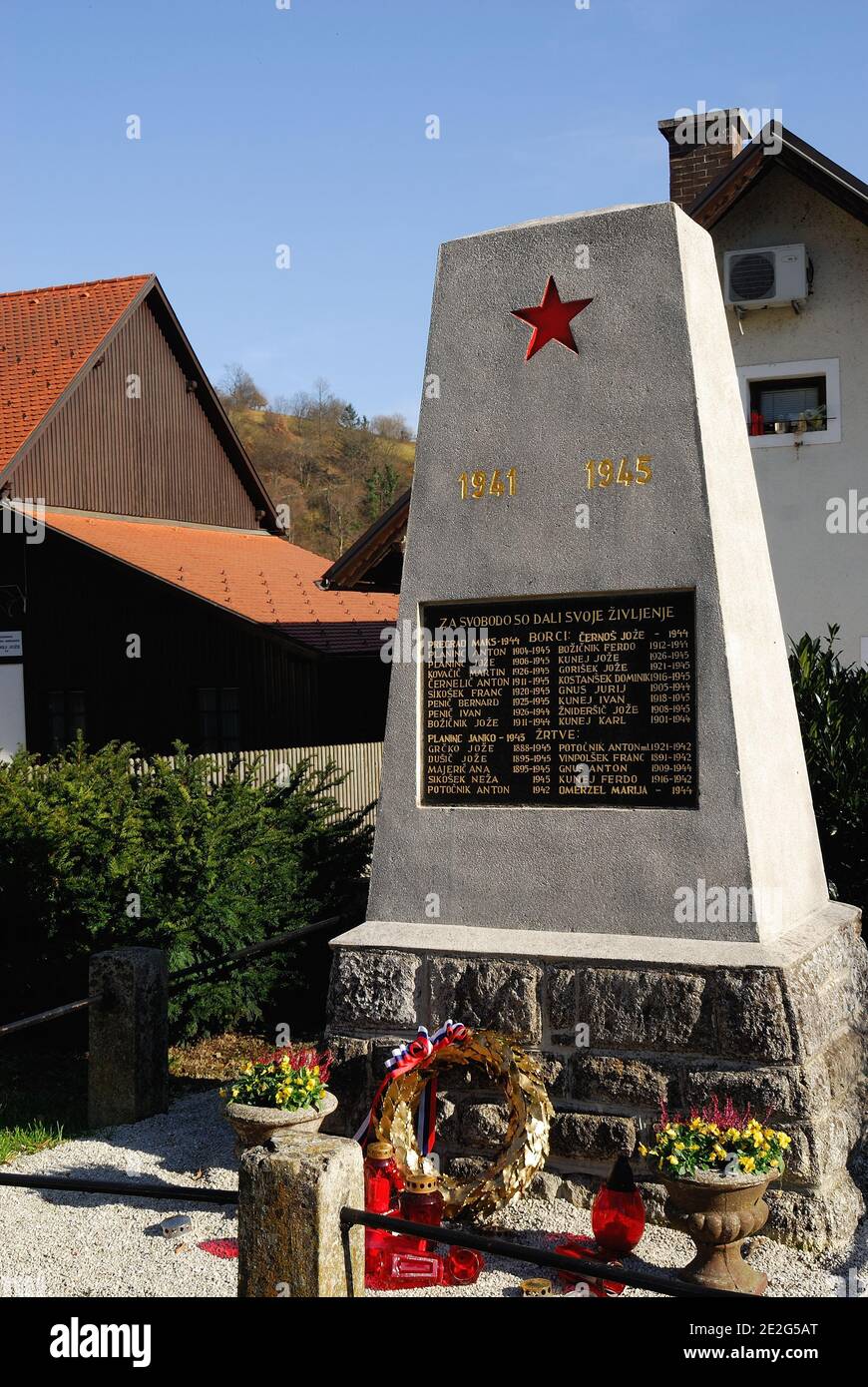 Bistrica, Slovénie. Le monument à la mémoire des victimes civiles et partisanes des Nazis pendant la Seconde Guerre mondiale. Banque D'Images