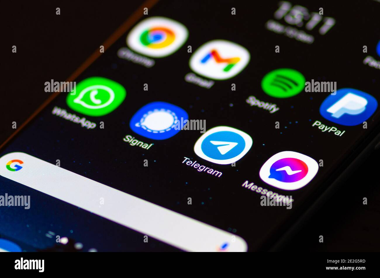 Application télégramme, affichée sur l'écran d'un smartphone avec WhatsApp, signal et Messenger Banque D'Images