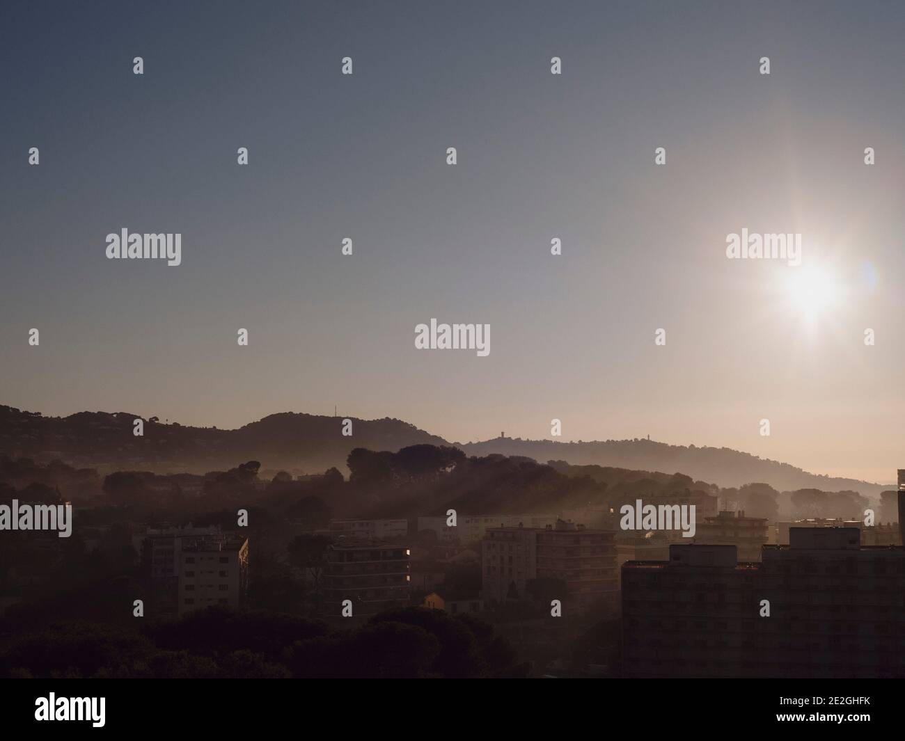 Lever de soleil sur une vue tranquille, Cannes, Côte d'Azur, France Banque D'Images