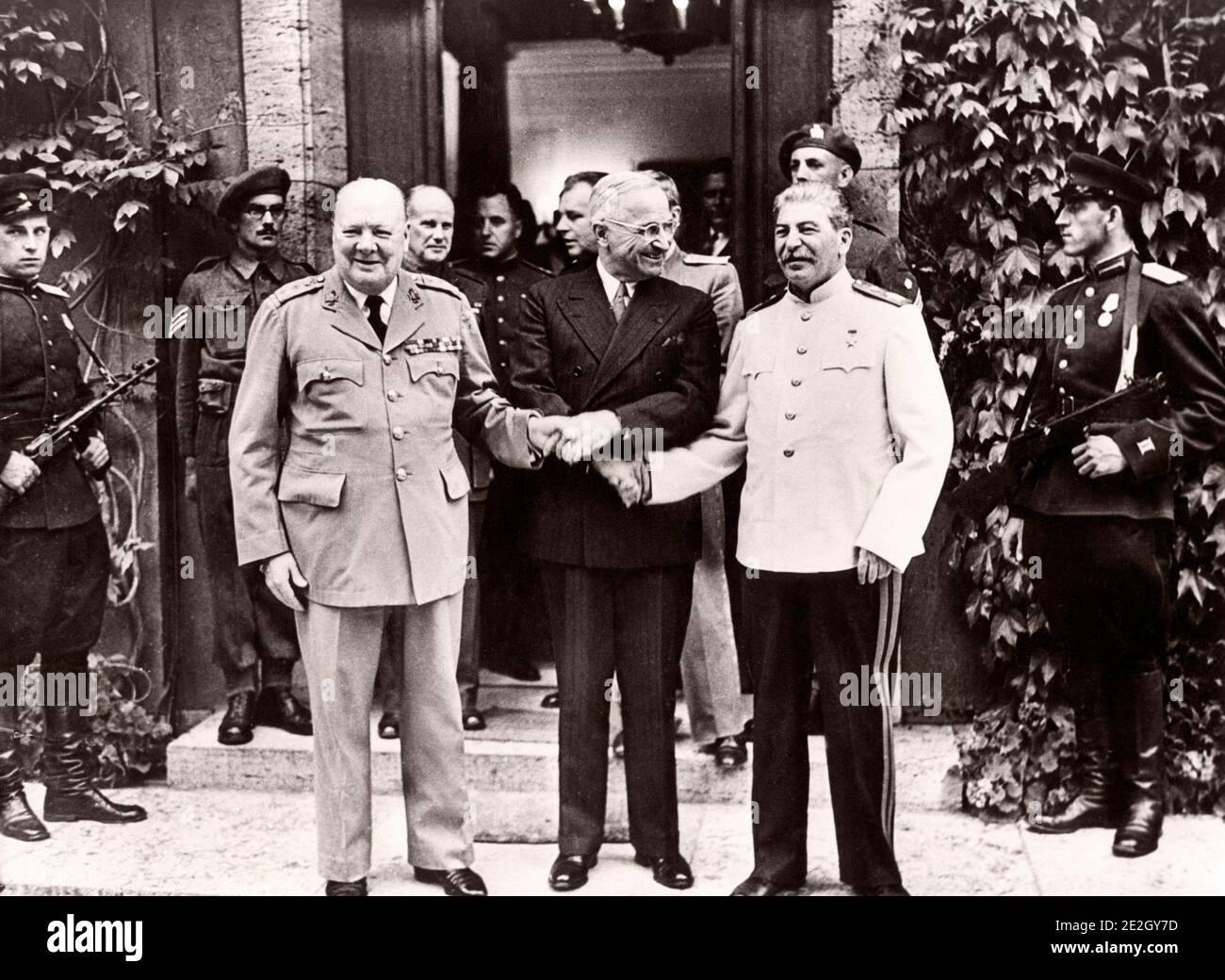 Le Secrétaire Général du Parti communiste Joseph Staline, le Premier ministre britannique Winston Churchill et le Président Harry S. Truman lors de la Conférence de Potsdam (17 Juillet - Banque D'Images
