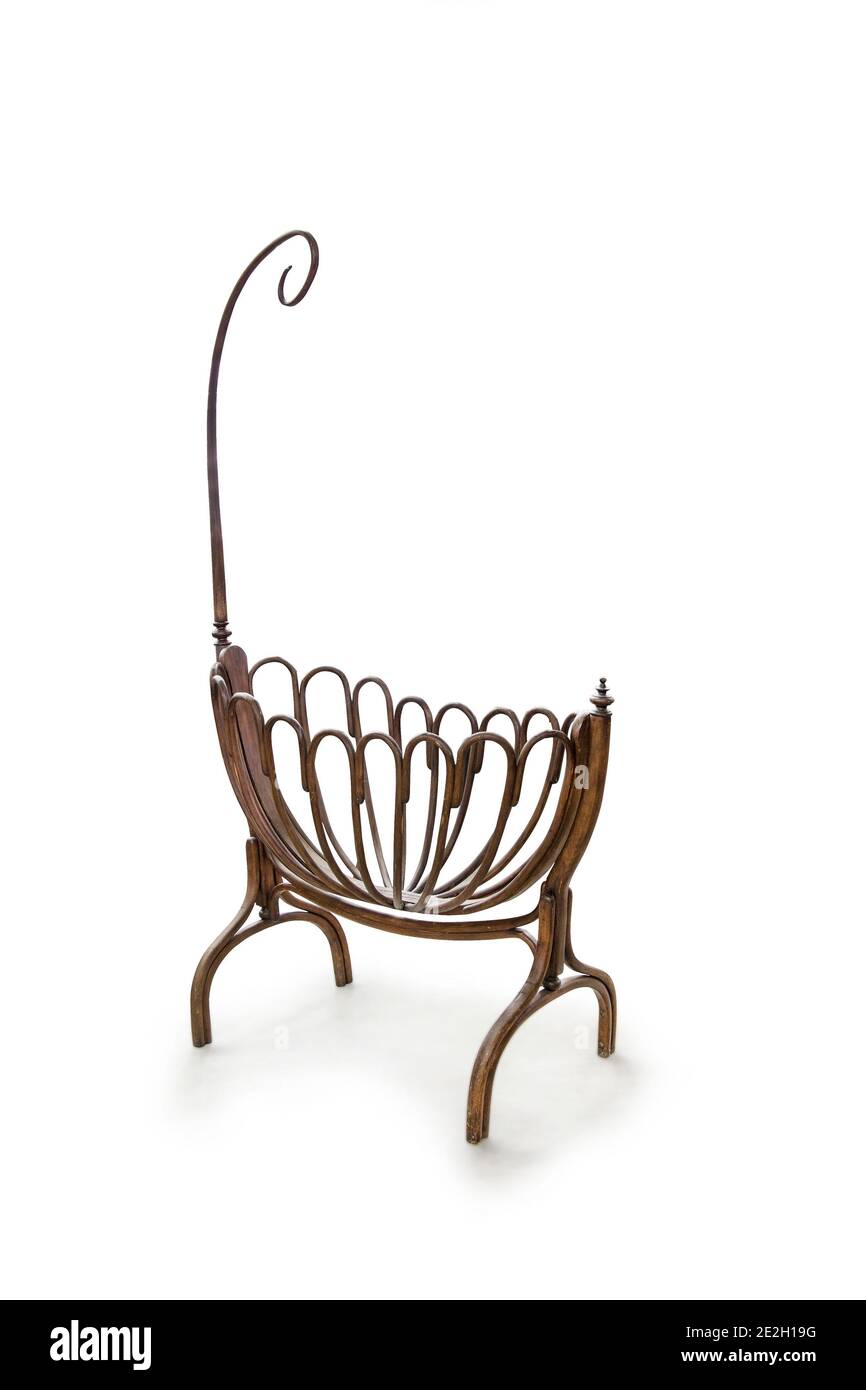 Berceau en bois ancien Banque d'images détourées - Alamy