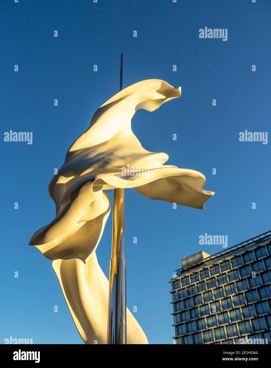 Perth Council House and Sculpture Ascaron par les artistes Marcus Canning et Christian de Vietri à Cathedral Square Perth Australie occidentale. Banque D'Images