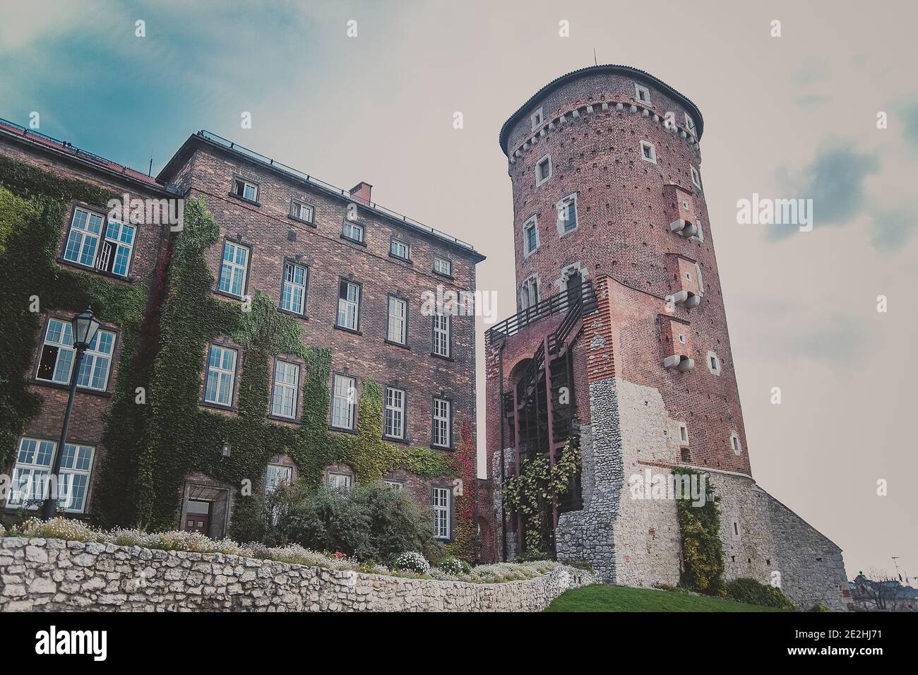 La tour Sandomierska fait partie du château royal de Wawel Cracovie Banque D'Images