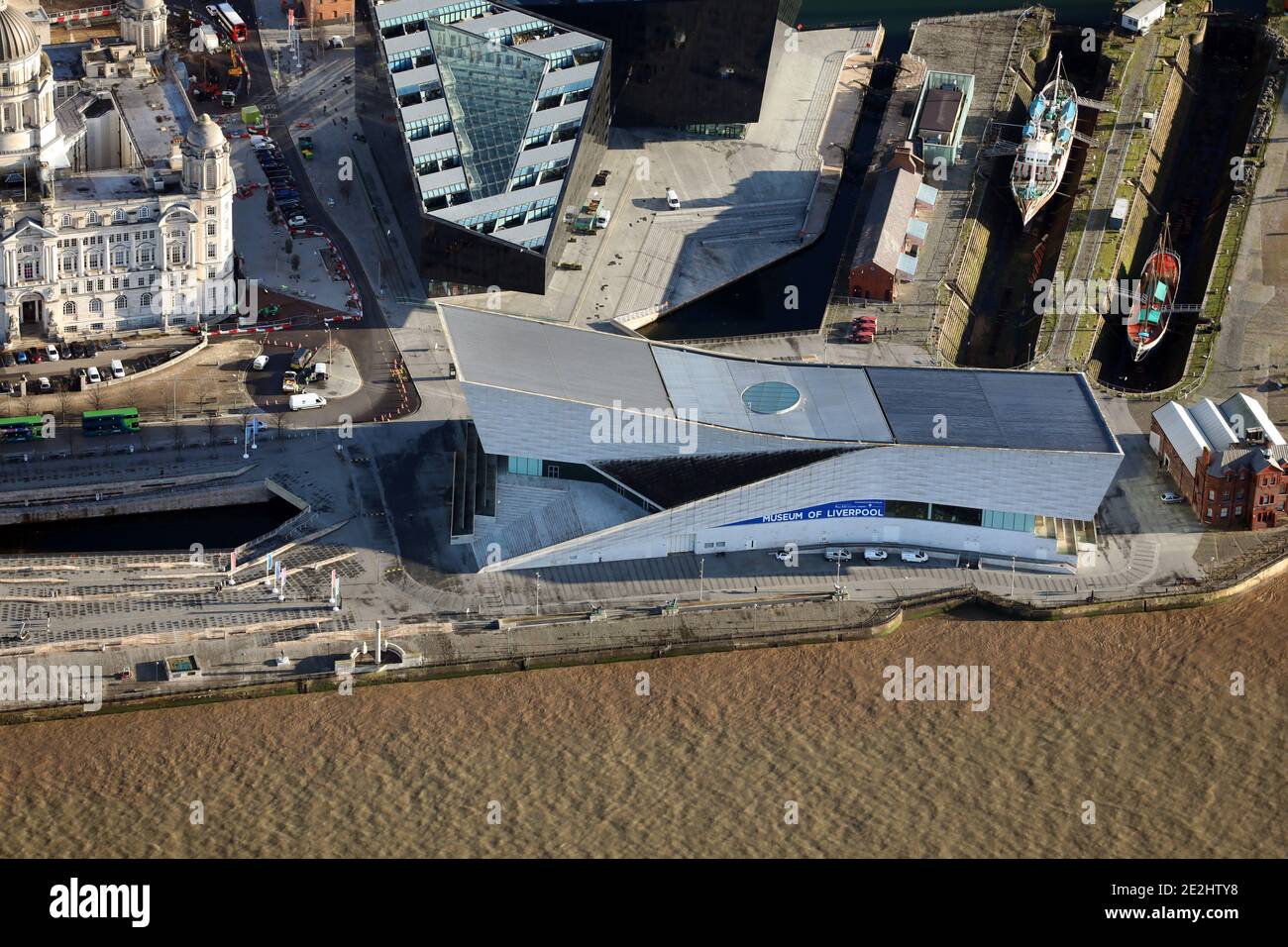 Vue aérienne du musée de Liverpool et du front de mer du mémorial naval de Liverpool Banque D'Images