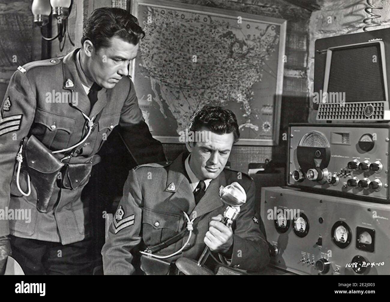 DANGERS DU FILM CANADIEN 1948 de la République du Nord série Avec Tom Steele à gauche et Dale Van Sickel Banque D'Images