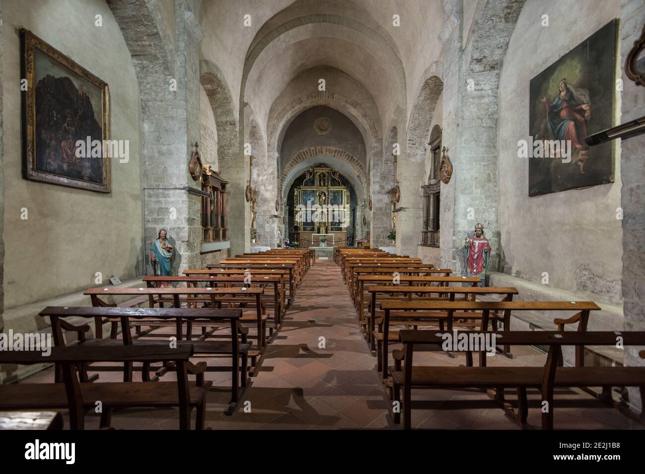 Saint-Genis-des-Fontaines (sud de la France) : intérieur de l'église abbatiale, ancien monastère bénédictin. Banque D'Images