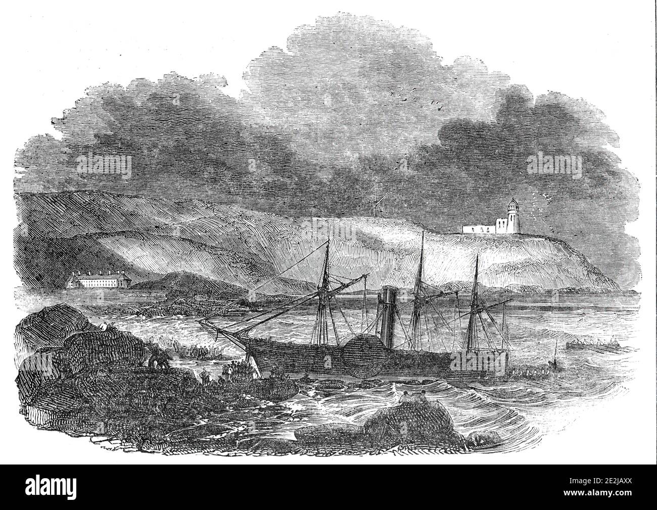 Épave du bateau à vapeur « The Vanguard », au large du phare de Cork, 1844. Un défroisseur en fer de la Dublin and Glasgow Steam Company s'est échoué sur les rochers au large de la côte irlandaise. Il y avait un mauvais temps et une mauvaise visibilité : «... le bateau lui-même était enveloppé dans une brume, ce qui rendait presque impossible de discerner la lumière, bien que le bateau en soit au courant ». Il n'y a pas eu de perte de vie: '...toutes les personnes à bord, entre trente et quarante en nombre, ont été transportées à terre...'. De "Illustrated London News", 1844, vol V. Banque D'Images