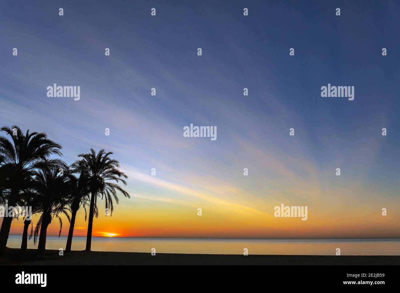 Sunrise, Playamar Beach, Torremolinos, Malaga province, Andalousie, sud de l'Espagne. Banque D'Images