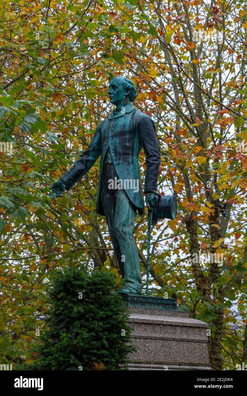La statue en bronze de Henry Fawcett est située sur la place du marché face à Blue Boar Row Street, Salisbury, Wiltshire, Royaume-Uni. Banque D'Images