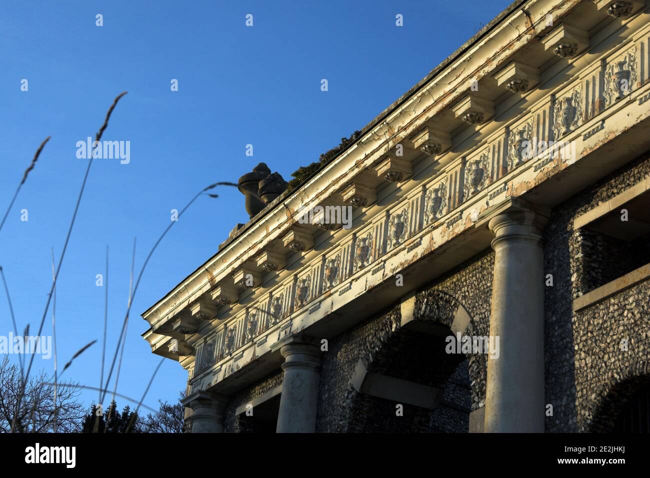 Le mausolée massif de West Wycombe, où l'infâme Sir Francis Dashwood, fondateur du club Hellfire, est entrecoumé. Il a également été utilisé dans le Hamm Banque D'Images
