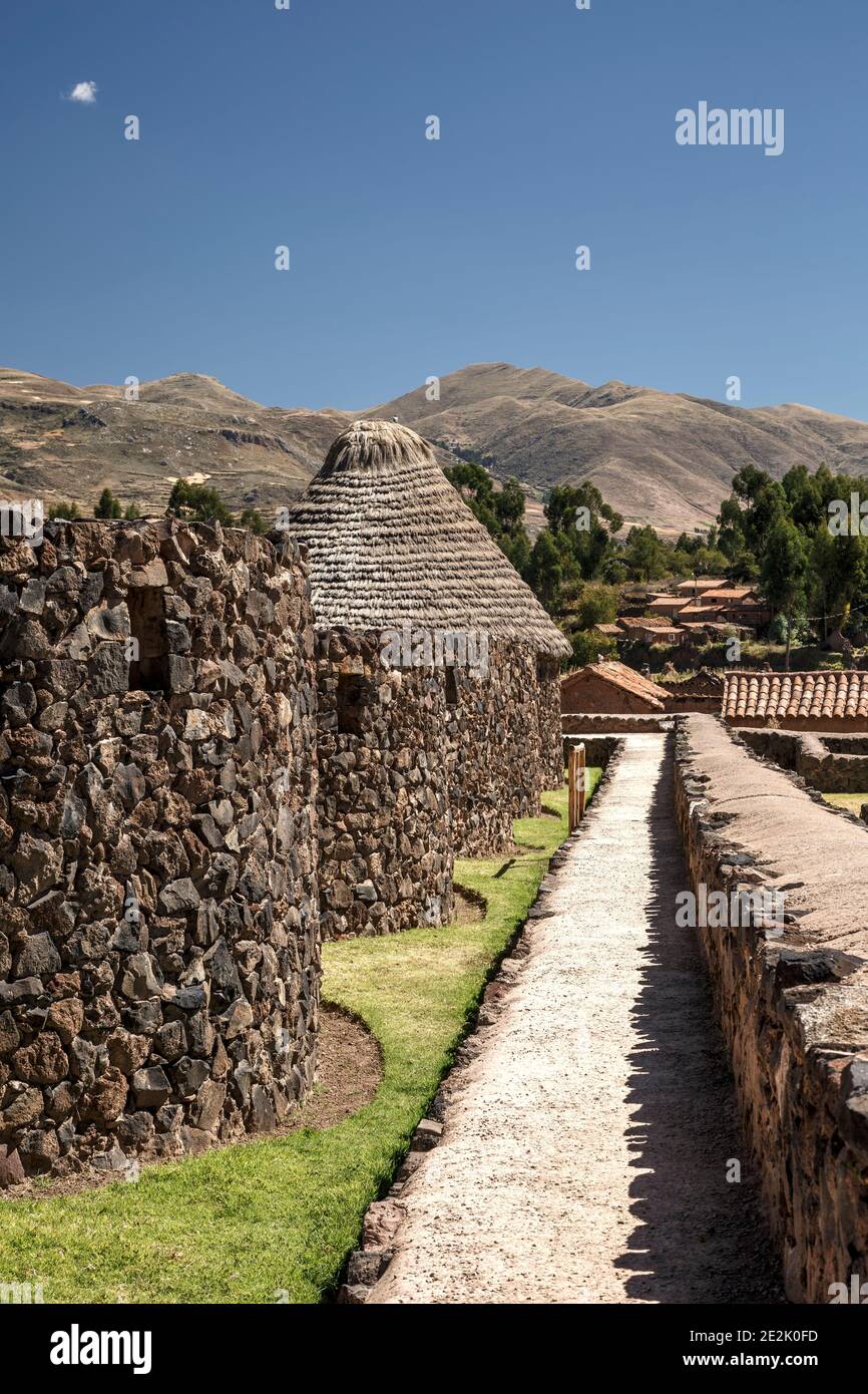 Bâtiments de stockage, les ruines Inca, Raqchi, Cusco, Pérou Banque D'Images