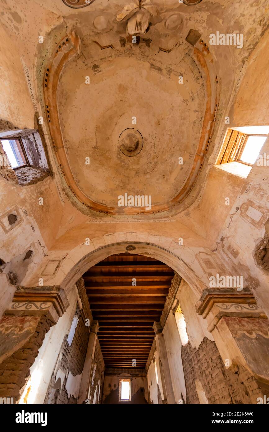 Plafond de l'église de mission inspirante au parc national historique de Tumacacori, Arizona, États-Unis Banque D'Images