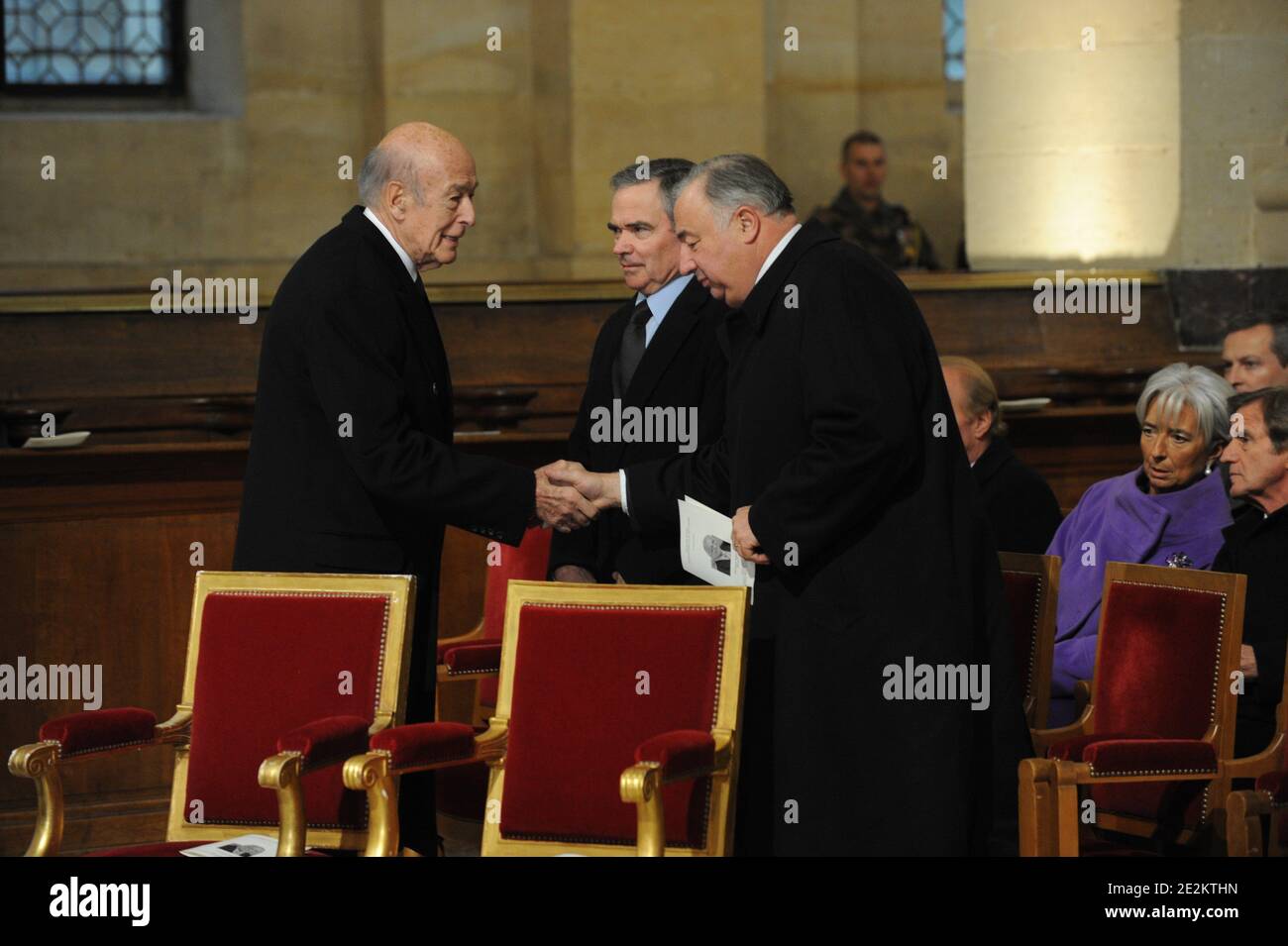 Valery Giscard d'Estaing, Bernard Accoyer , Gerard Larcher assistent aux funérailles de l'ancien ministre et orateur du Parlement Philippe Seguin à l'église Saint-Louis des Invalides à Paris, France, le 11 janvier 2010. Photo de Witt-Meigneux/Pool/ABACAPRESS.COM Banque D'Images