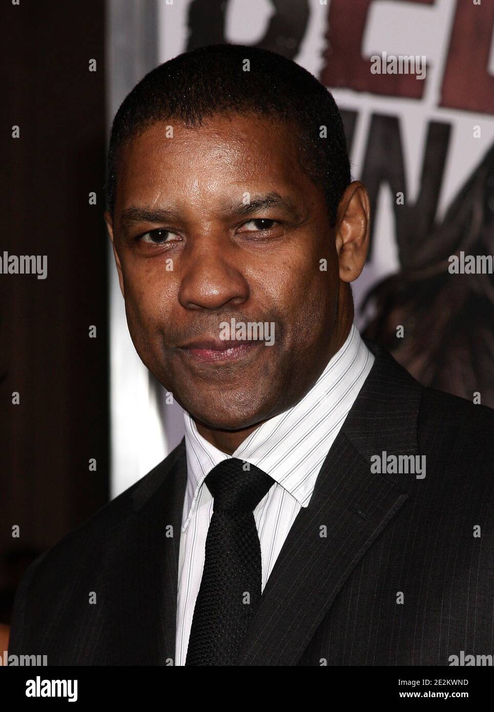 Denzel Washington arrive à la première du Livre d'Eli à Los Angeles au théâtre chinois de Grauman à Los Angeles, CA, USA, le 11 janvier 2010. (Photo : Denzel Washington). Photo d'Adam Orchon/ABACAPRESS.COM Banque D'Images