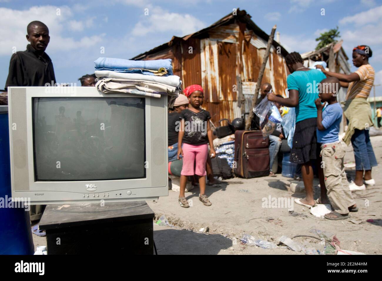 Les Haïtiens tentent de partir par bateau à Port-au-Prince Haïti le 21 janvier 2010. Photo par Marco Dormino/un via ABACAPRESS.COM Banque D'Images