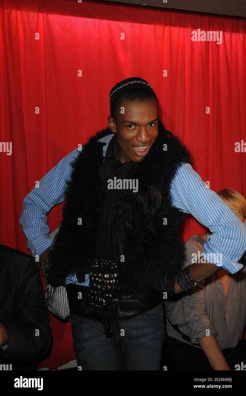 François-Xavier participe à la première collection de 'bustiers' de Cindy appelée 'Cindy Lopes de Lisa Valente', au club de nuit 'six Seven' à Paris, en France, le 21 janvier 2010. Photo par Ammar Abd Rabbo/ABACAPRESS.COM Banque D'Images