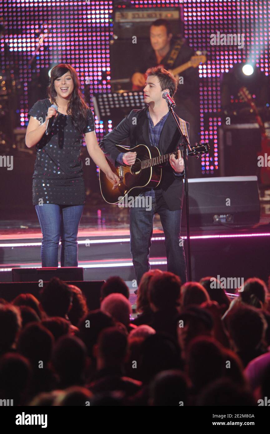 Rose et Renan Luce se produit lors du concert de charité pour Haïti au profit de l'association « Fondation de France » qui s'est tenu au Zénith Hall à Paris, France, le 24 janvier 2010. Photo de Thierry Orban/ABACAPRESS.COM 'chaque photo utilisée par ABACAPRESS aidera Haïti par l'intermédiaire de la Fondation de France' Banque D'Images