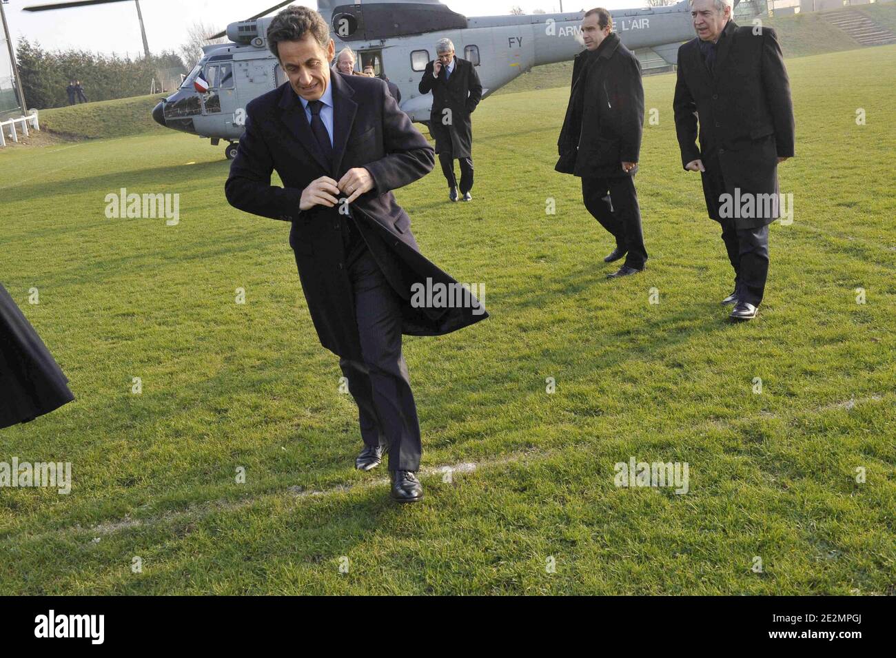 Le président français Nicolas Sarkozy arrive au cimetière militaire français de la première Guerre mondiale à notre Dame de Lorette, à Ablain Saint Nazaire, dans le nord de la France, le 26 janvier 2010. Photo par Elodie Gregoire/ABACAPRESS.COM Banque D'Images