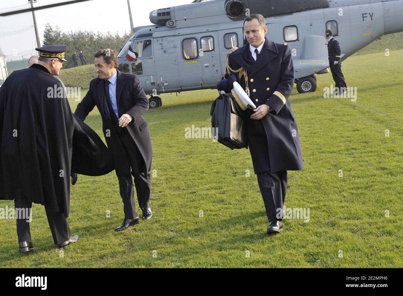 Le président français Nicolas Sarkozy arrive au cimetière militaire français de la première Guerre mondiale à notre Dame de Lorette, à Ablain Saint Nazaire, dans le nord de la France, le 26 janvier 2010. Photo par Elodie Gregoire/ABACAPRESS.COM Banque D'Images