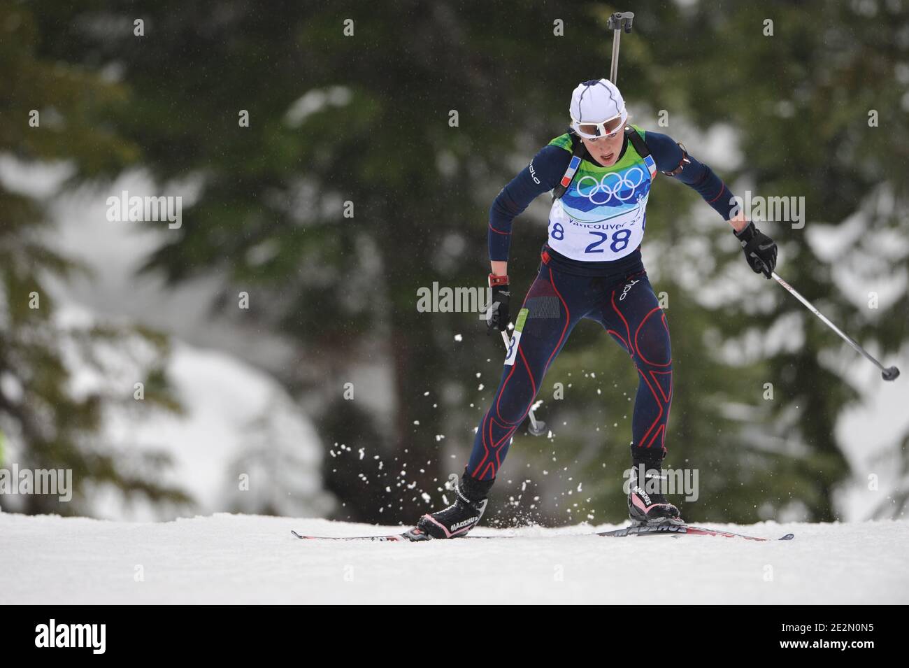 Sandrine Bailly, de France, est en compétition pendant le sprint féminin de 7,5 km de biathlon aux XXIes Jeux olympiques d'hiver de 2010 à Vancouver, au parc olympique de Whistler, au Canada, le 2010 février. Photo de Gouhier-Hahn-Nebinger/ABACAPRESS.COM Banque D'Images