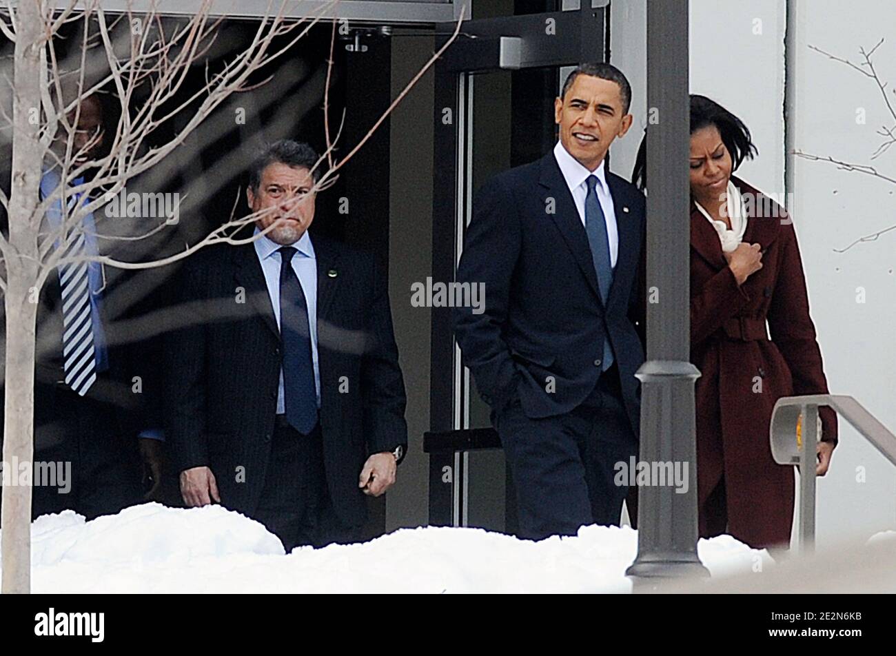 LE président AMÉRICAIN Barack Obama et la première dame Michelle Obama quittent le campus Bethesda de l'école des amis de Sidwell après avoir assisté à une réunion parents-enseignants pour leur fille Sasha, à Bethesda, Maryland, Etats-Unis, le 17 février 2010. Photo par Olivier Douliery/ABACAPRESS.COM Banque D'Images