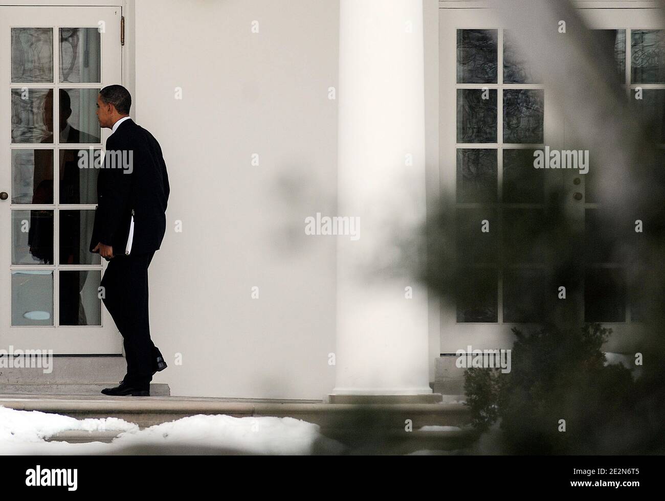 LE président AMÉRICAIN Barack Obama revient au bureau ovale de Washington, DC, USA le 17 février 2010, après avoir assisté à une réunion parents-enseignants pour leur fille Sasha sur le campus Bethesda de l'école Sidwell Friends. Photo par Olivier Douliery/ABACAPRESS.COM Banque D'Images