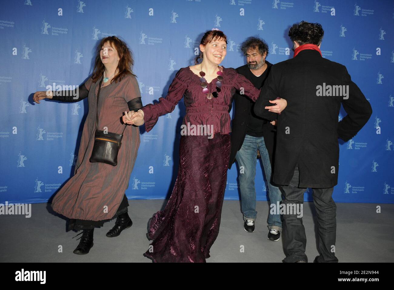 Yolande Moreau, Miss Ming, Gustave Kervern et Benoit Delepine lors d'une séance photo pour 'Mammuth' dans le cadre du 60ème Festival du film de Berlin à l'Hôtel Grand Hyatt de Berlin, en Allemagne, le 19 février 2010. Photo de Nicolas Briquet/ABACAPRESS.COM Banque D'Images