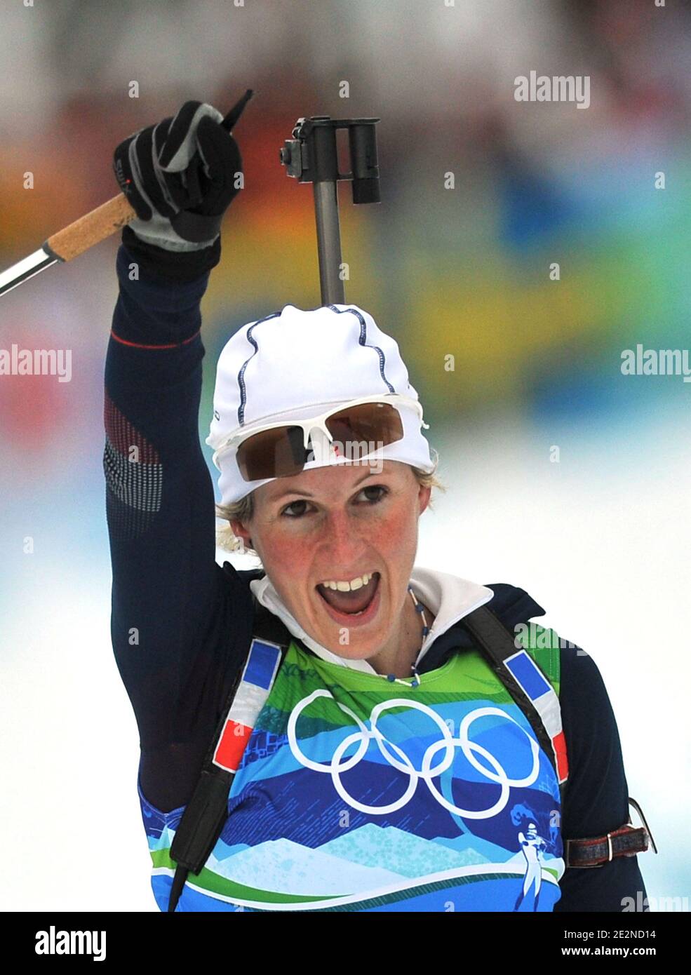 Sandrine Bailly, de France, réagit après le relais de 4 x 6 km de biathlon féminin aux XXIes Jeux olympiques d'hiver de 2010 à Vancouver au parc olympique de Whistler, au Canada, le 23 février 2010. Photo de Gouhier-Hahn-Nebinger/ABACAPRESS.COM Banque D'Images