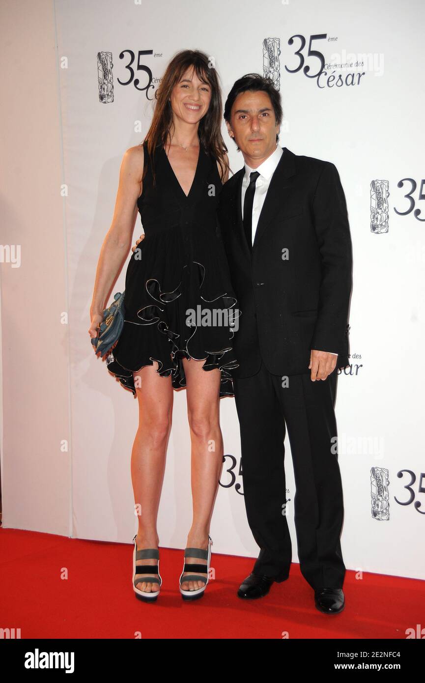 Charlotte Gainsbourg et Yvan Attal arrivent au 35e Cesar film Awards qui s'est tenu au Théâtre du Châtelet à Paris, le 27 février 2010. Photo de Briquet-Guibbbaud/ABACAPRESS.COM Banque D'Images