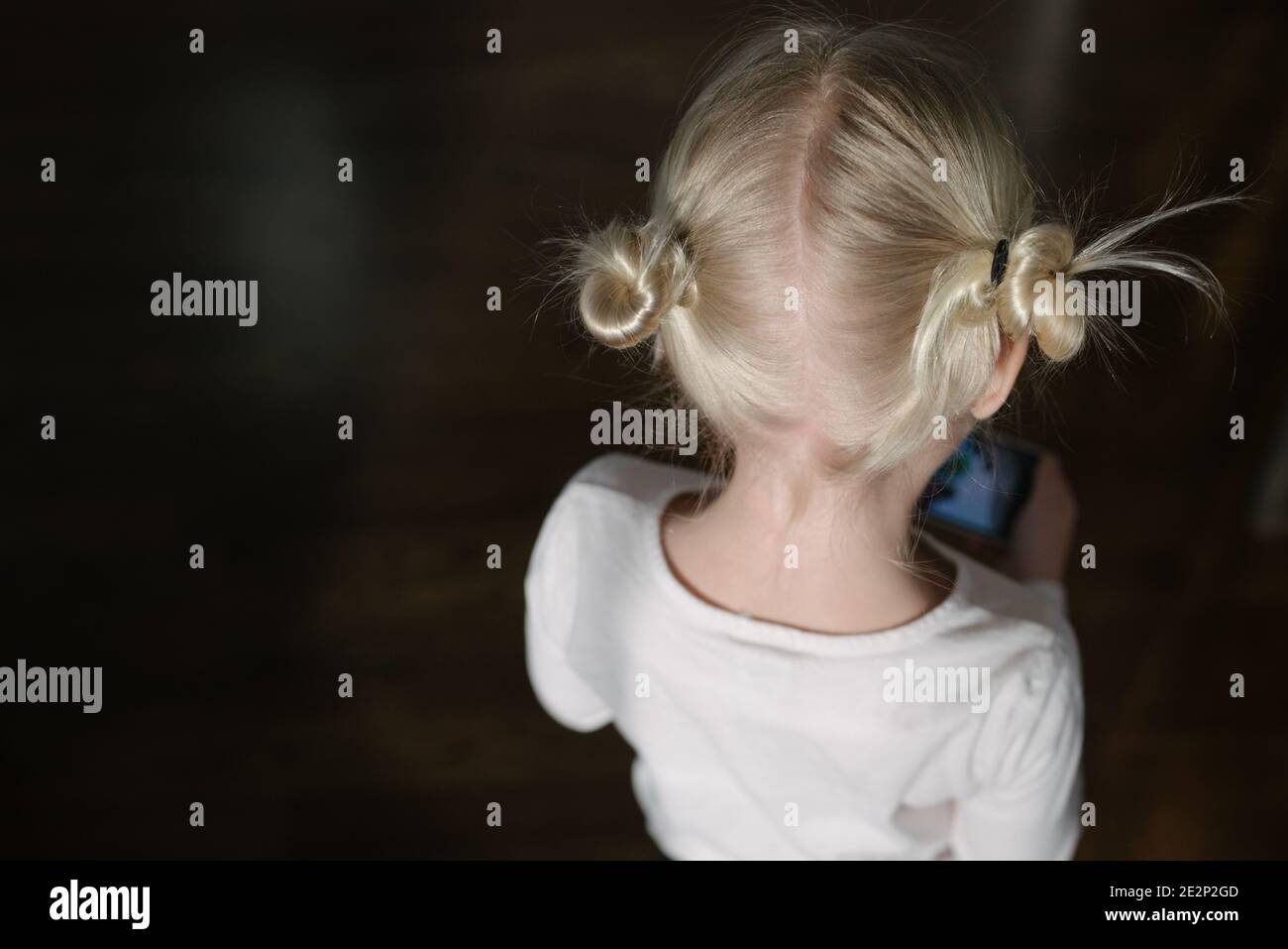 Cheveux Blond Fonce Banque D Image Et Photos Alamy Cheveux Blond Fonce Banque D Image Et Photos Alamy