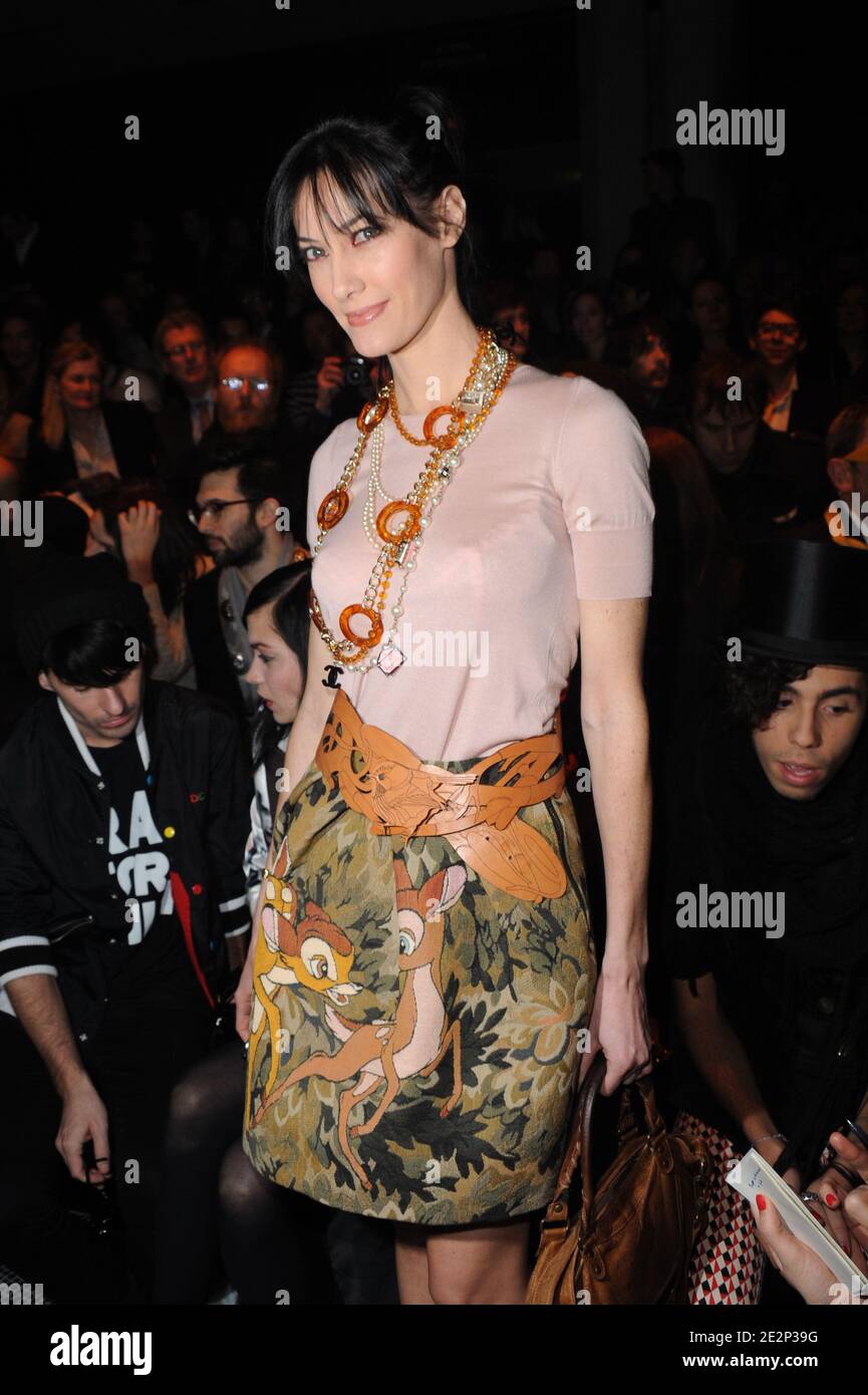 Mareva Galanter assiste au salon de la collection prêt-à-porter Jean-Charles de Castelbajac automne-hiver 2010/2011 qui s'est tenu au carrousel du Louvre à Paris, France, le 9 mars 2010. Photo de Nicolas Briquet/ABACAPRESS.COM Banque D'Images
