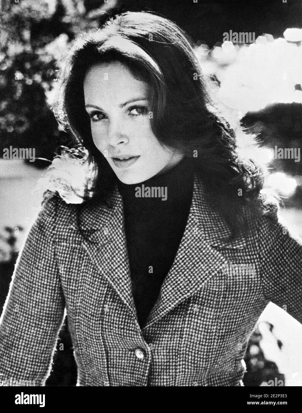 Actrice Jaclyn Smith, demi-longueur du portrait publicitaire pour la série TV action-Drama, 'Charlie's Angels', Sony Pictures Television, 1976 Banque D'Images
