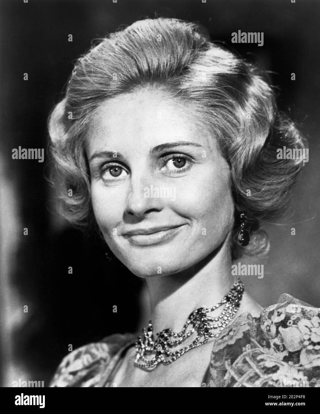 Jill Ireland, Head and Shoulders Publicity Portrait for the film, « From Noon Till Three », United Artists, 1976 Banque D'Images