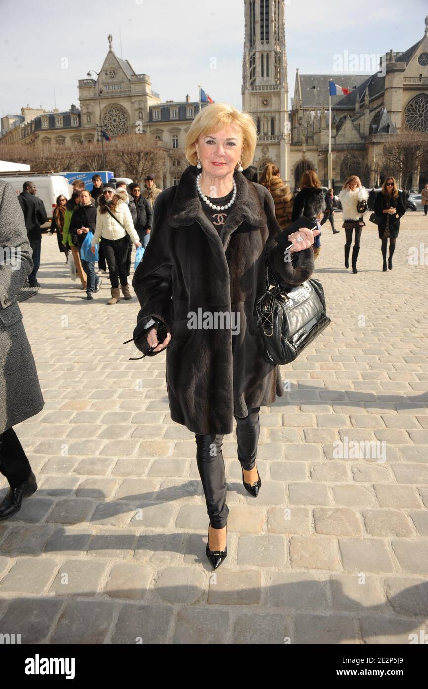 Liz Mohn, membre du Directoire de Bertelsmann AG, participe au salon de la collection Louis Vuitton prêt-à-porter automne-hiver 2010/2011 qui s'est tenu à la Cour Carree du Louvre à Paris, en France, le 10 mars 2010. Photo de Nicolas Briquet/ABACAPRESS.COM Banque D'Images