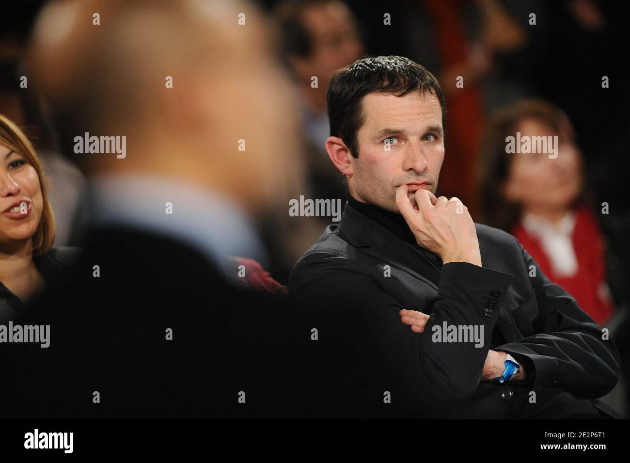 Benoit Hamon assiste à une réunion de campagne avec des candidats en Ile de France du parti socialiste pour les élections régionales les 14 et 21 mars au Cirque d'hiver à Paris, France le 11 mars 2010. Photo de Mousse/ABACAPRESS.COM Banque D'Images