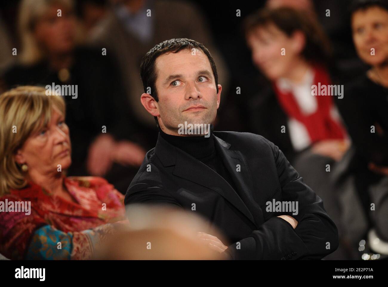 Benoit Hamon assiste à une réunion de campagne avec des candidats en Ile de France du parti socialiste pour les élections régionales les 14 et 21 mars au Cirque d'hiver à Paris, France le 11 mars 2010. Photo de Mousse/ABACAPRESS.COM Banque D'Images