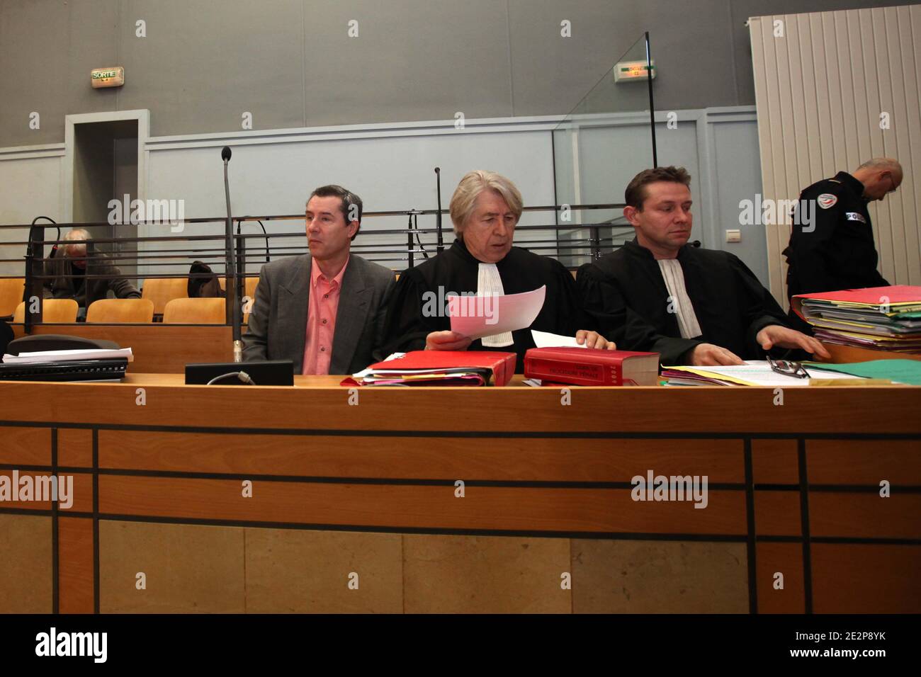 Jacques Viguier aux cotes de son avocat Maître Levy lors de son procès en appel, Cour d'assises du Tarn a Albi, France, le 15 mars 2010. Photo Manuel Blondau/AOP.Press/ABACAPRESS.COM Banque D'Images