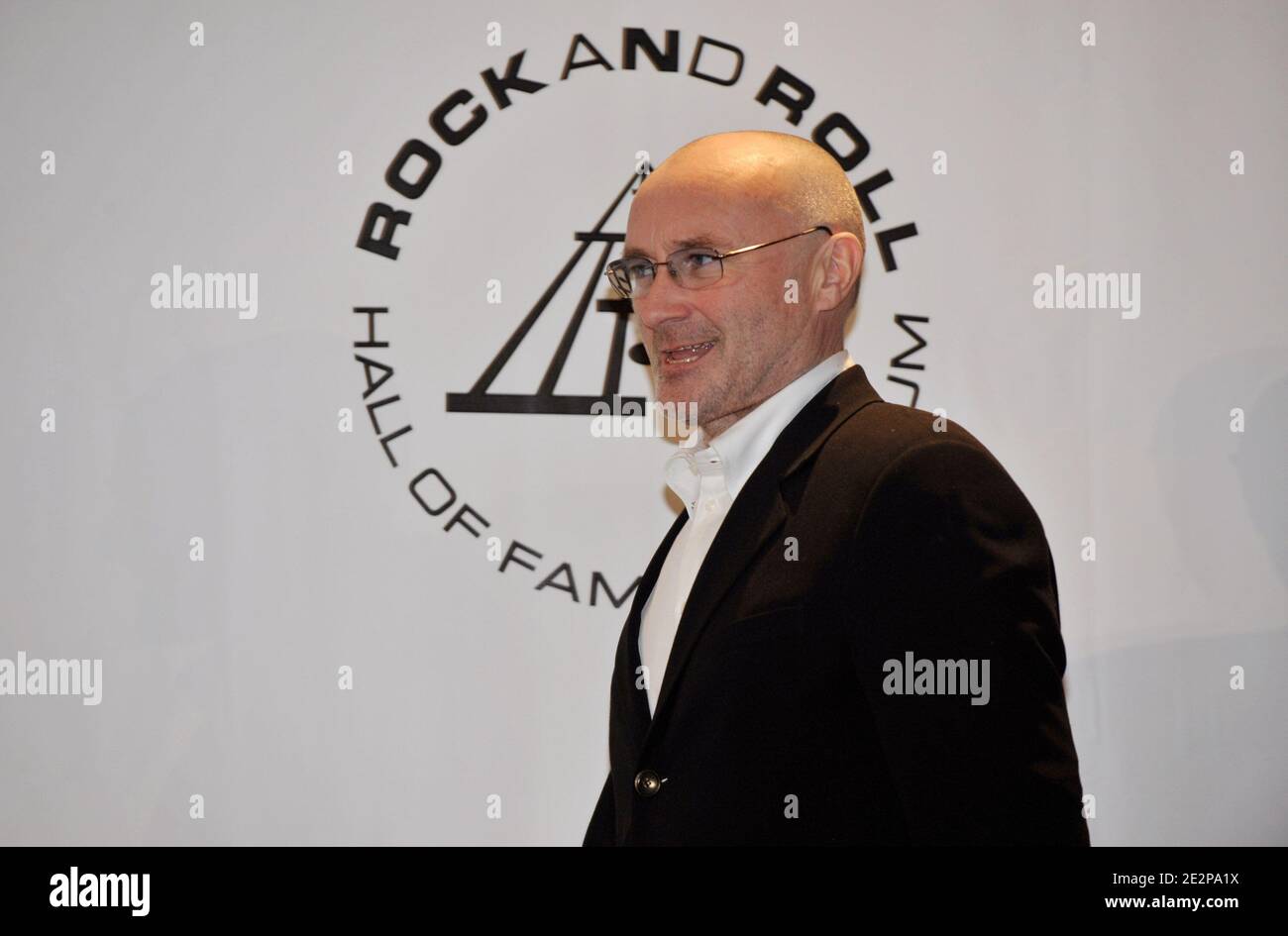 L'intronisé Phil Collins de Genesis assiste à la 25e cérémonie annuelle d'initiation au Rock and Roll Hall of Fame au Waldorf Astoria, à New York, NY, États-Unis, le 15 mars 2010. Photo